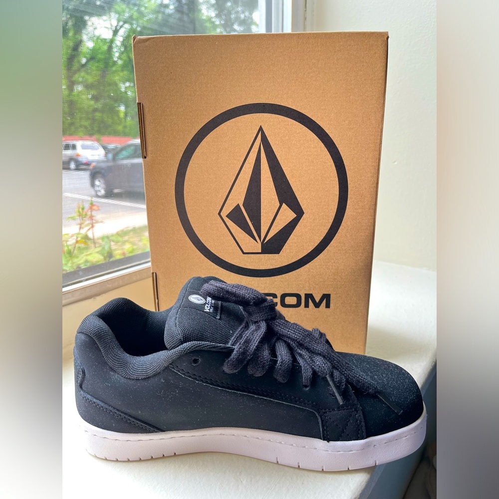 Women’s VOLCOM WorkWear steel toe shoes